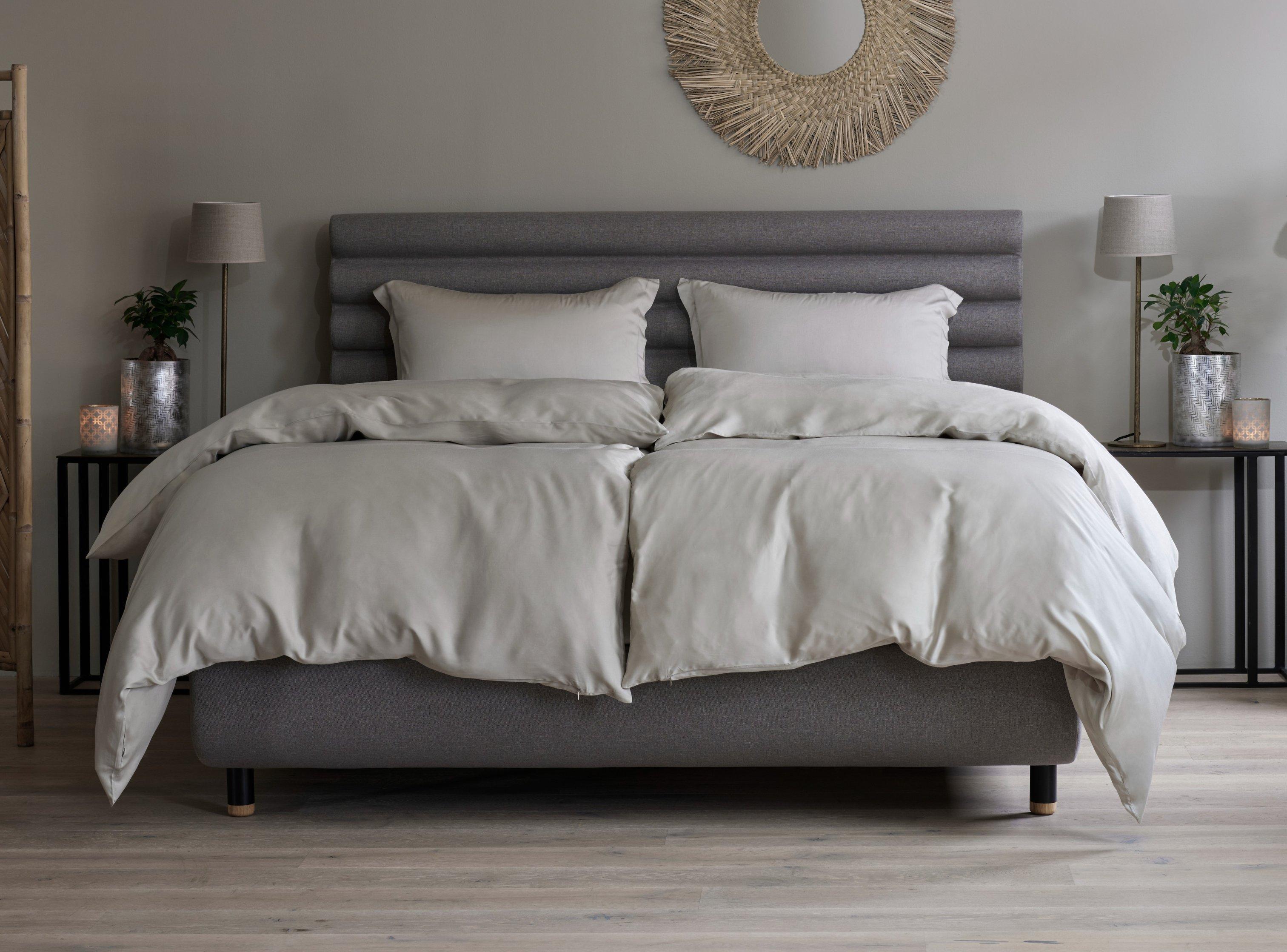 Silkev&aelig;vet dynebetr&aelig;k i bambus