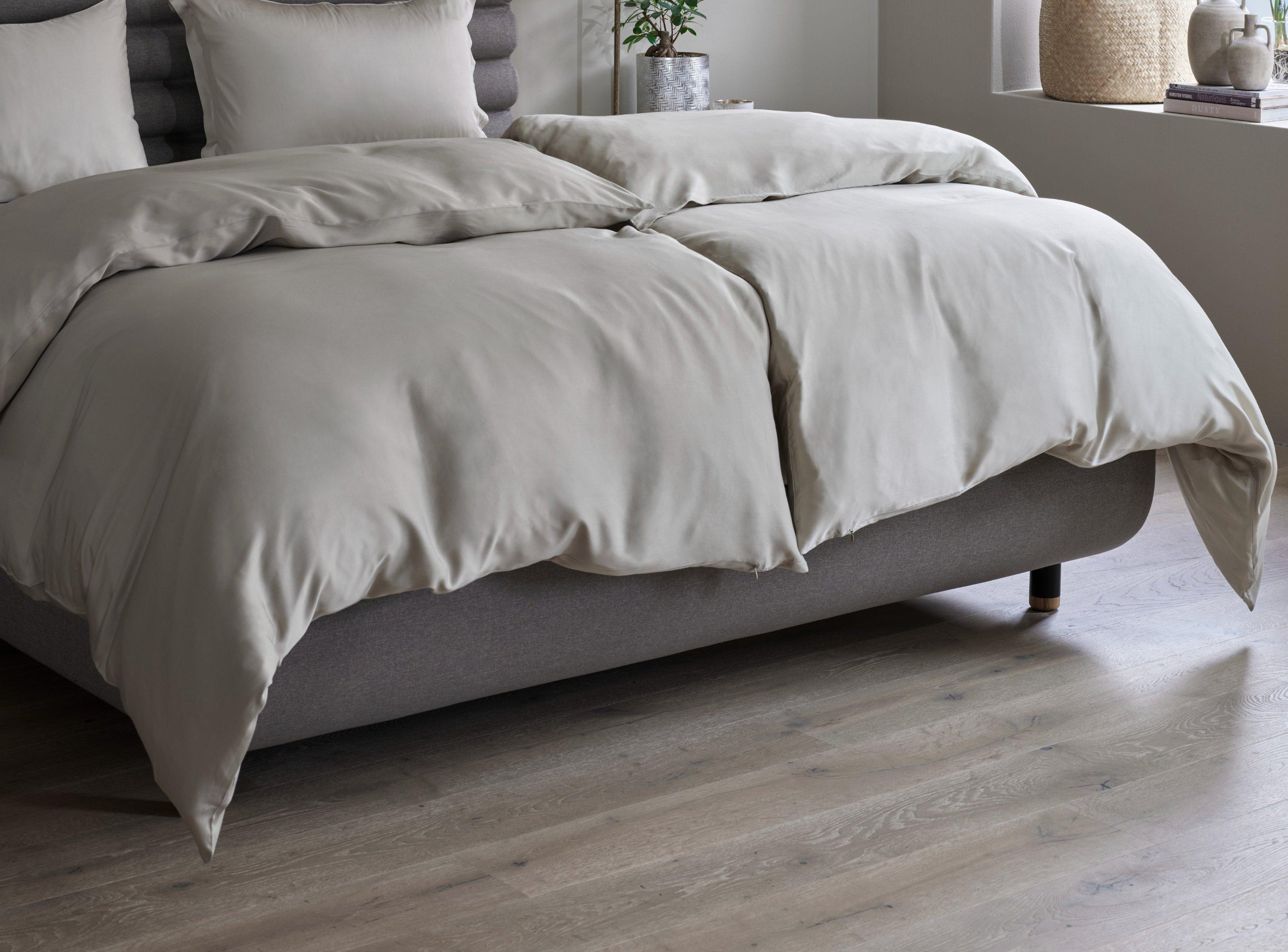 Silkev&aelig;vet dynebetr&aelig;k i bambus